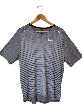 Nike Tech Knit Future Fast Running Size XL  Men’s Gray and Black